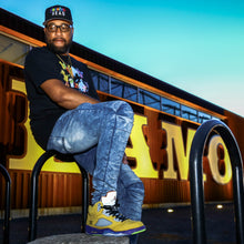 Load image into Gallery viewer, Exclusive "SNEAKERHEAD" LE Snapback (NewERA/59FIFTY Collaboration) - SNEAKERHEADS CLOTHING LINE