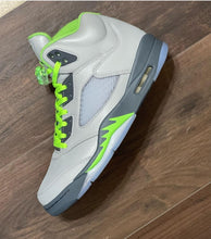 Load image into Gallery viewer, Exclusive &quot;Electric Green&quot; LE Shoelaces - SNEAKERHEADS CLOTHING LINE
