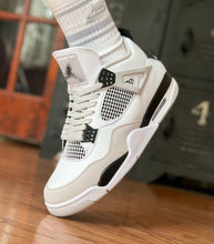 Load image into Gallery viewer, Exclusive &quot;Light Grey&quot; LE Shoelaces - SNEAKERHEADS CLOTHING LINE
